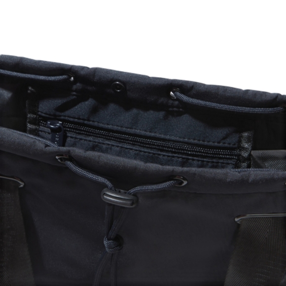 BEYOND YOGA | Black Convertible Gym Bag/Backpack in Black NWT - Picture 6 of 6